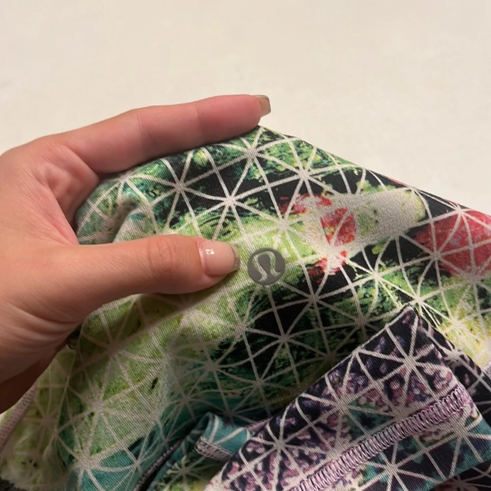 63. Lululemon Wunder Under Crop II *Full-On Luon Paradise Grid Very Green Multi - Picture 4 of 4